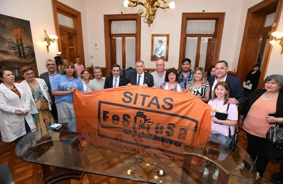 Gobernador Osvaldo Jaldo junto al gremio SITAS