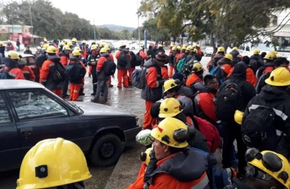 Emprenden el regreso los mineros de El Aguilar, en Jujuy