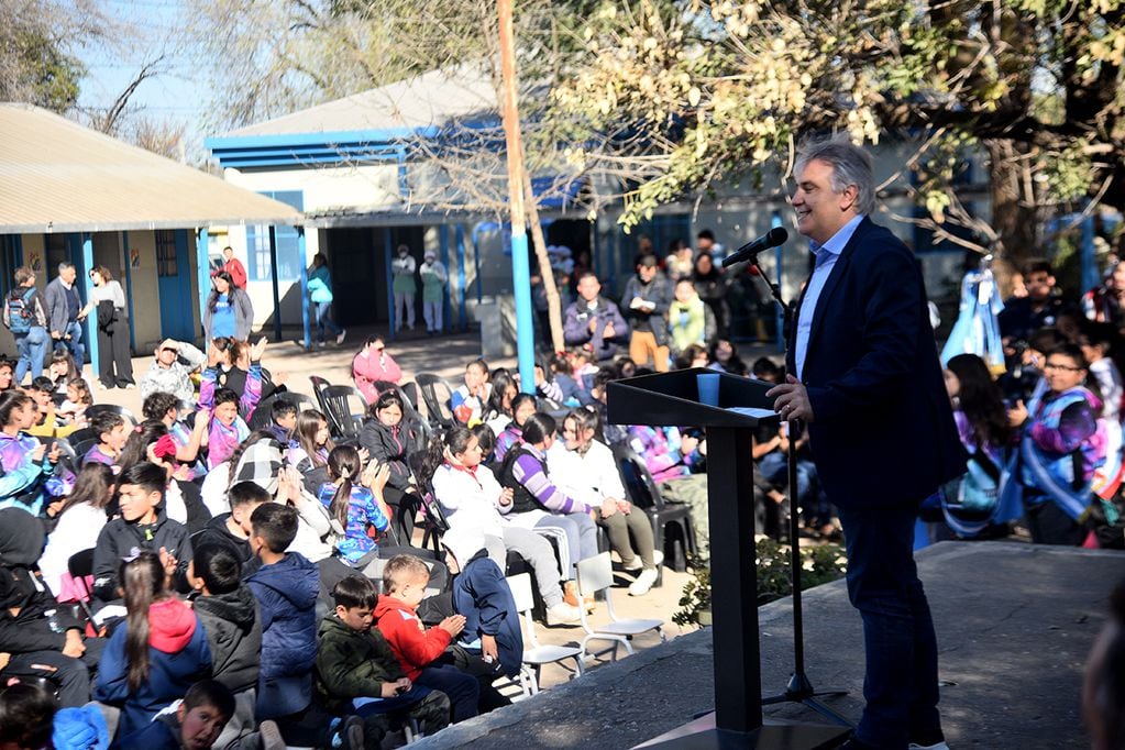 El Intendente Martín Llaryora inaugura dos aulas de la escuela Dr. Horacio García, de barrio Villa Cornú. (Pedro Castillo / la Voz)