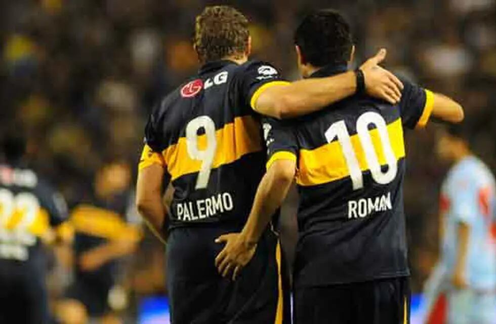 Palermo y Riquelme volverán a compartir cancha en los 100 años del Villarreal. Foto: Télam.