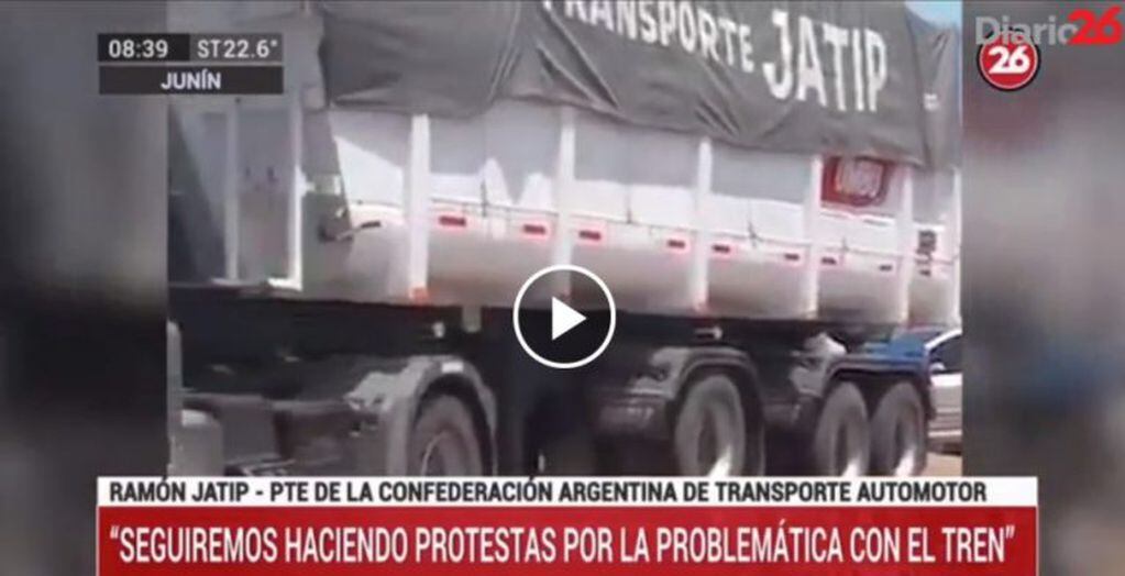 Imagen de uno de los camiones presentes en la protesta de noviembre en donde se puede ver la inscripción “Jatip” en uno de los camiones del titular de la Catac. Fuente: Diario26