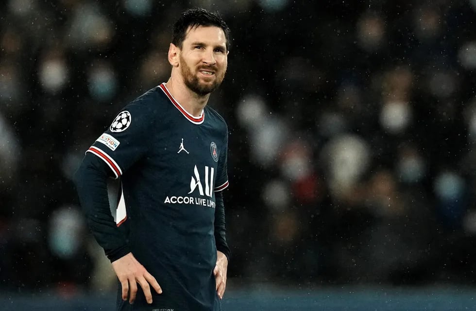 Lionel Messi en la revista del PSG. (AP)