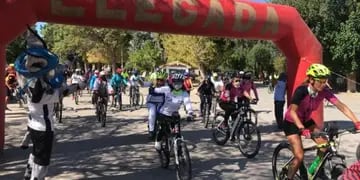 Más de 80 ciclistas participaron de una pedaleada desde la plaza principal de Animaná por ruta 40 hacia San Carlos.