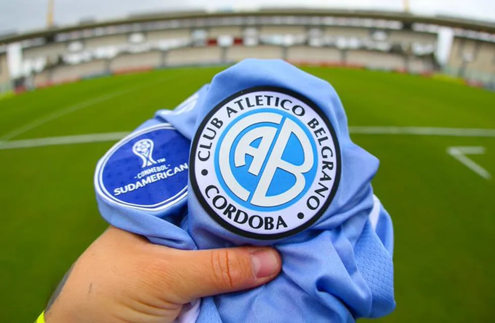 Belgrano y la camiseta del debut de Sudamericana. (Belgrano).