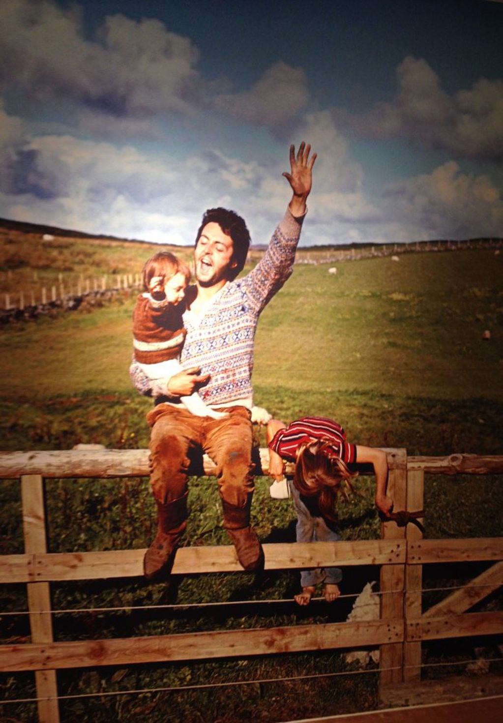 Paul y los hijos de ambos, en su granja en escocesa en 1969