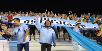 En fotos: Belgrano y el aliento de sus hinchas frente a Delfín en Ecuador.