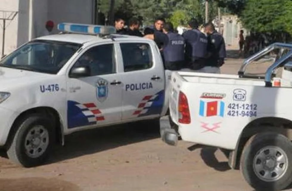 Policía de Bandera comenzando el operativo de investigación. Foto gentileza Diario Panorama