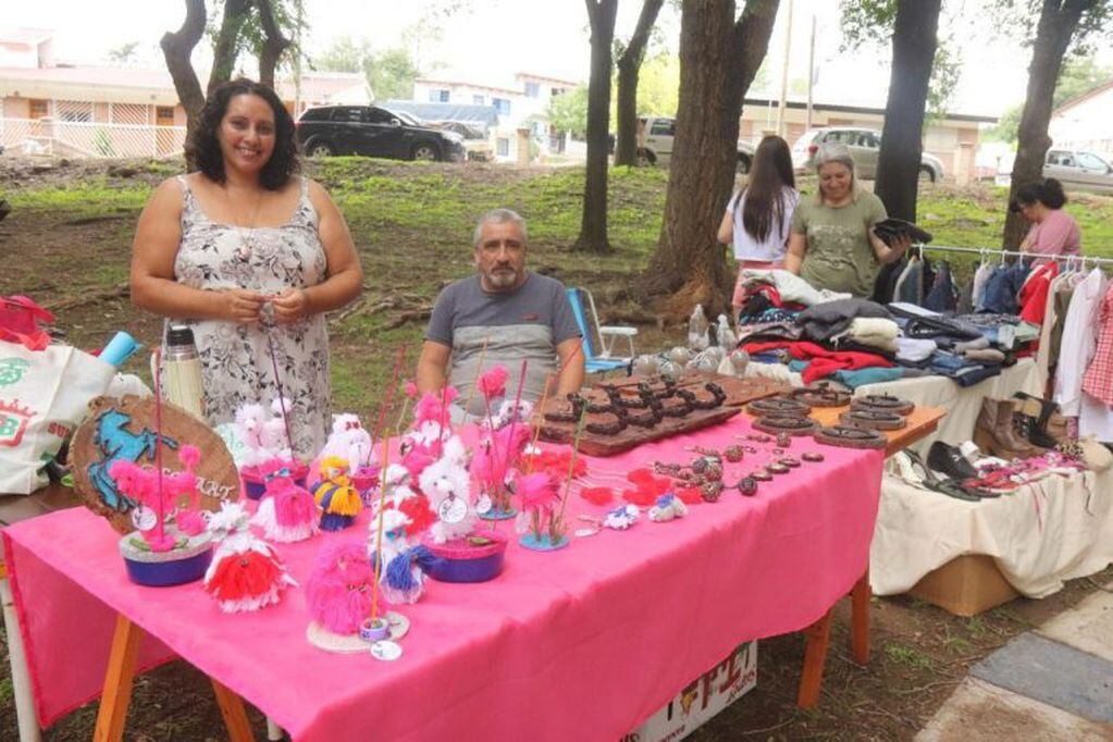 Artesanos locales expusieron sus productos y trabajos durante toda la tarde del sábado.