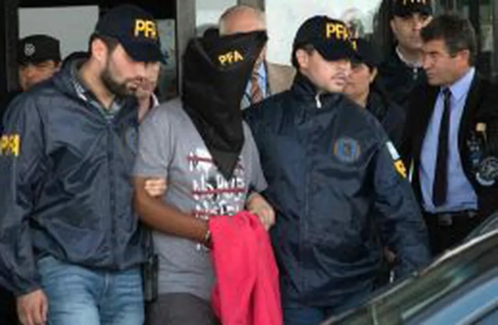 Gendarmería Nacional Argentina, interviene en el traslado del presunto asesino por la RN 7 por Uspallata, del presunto asesino de Brian.