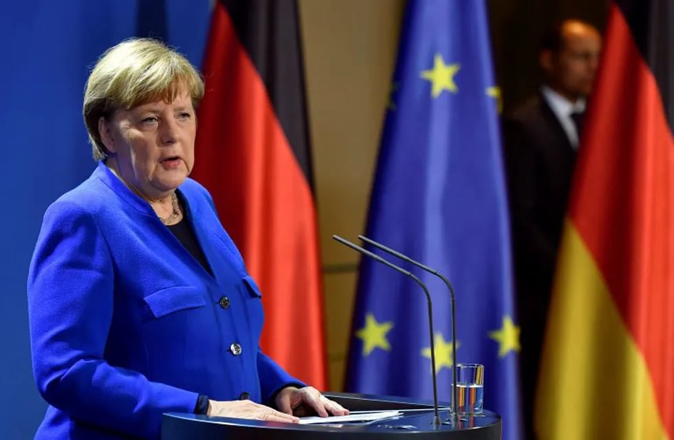 Angela Merkel dijo que está dispuesta a recibir la vacuna AstraZeneca. (AP)