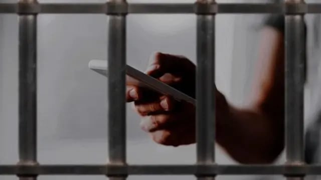 Los presos de la Comisaría Primera de Puerto Madryn fueron autorizados a ingresar un celular, pero el teléfono era robado.