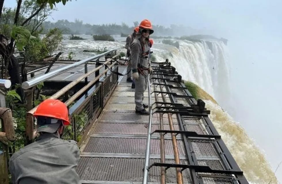 Puerto Iguazú: la reconstrucción de las pasarelas en la Garganta del Diablo se encuentra en etapa final.