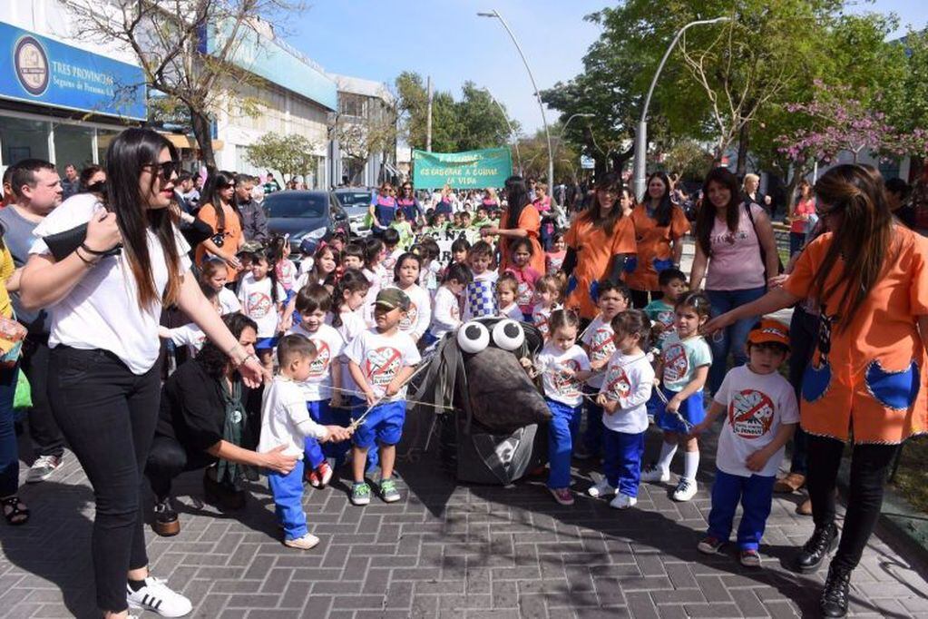 Los chicos se movilizaron en favor de la ecología en San Luis. Foto: El Diario de la República.