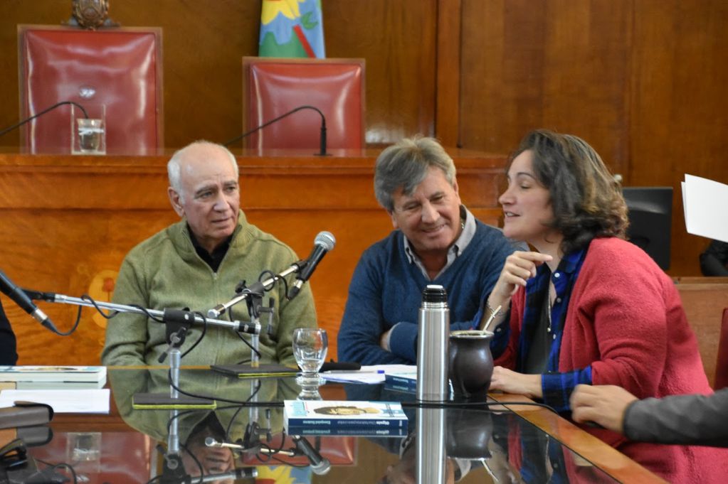 La obra del escritor y periodista Ezequiel Suárez recibió la distinción por parte del Honorable Concejo Deliberante de General Pueyrredon.