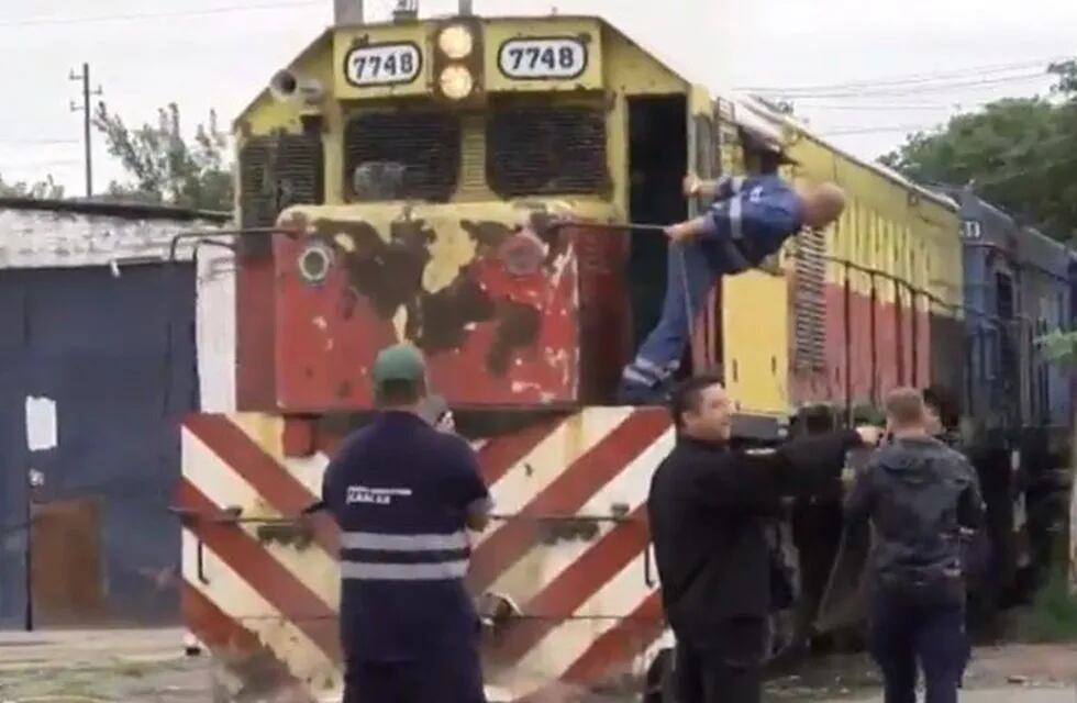 Descarriló un tren en zona oeste y casi provoca una tragedia