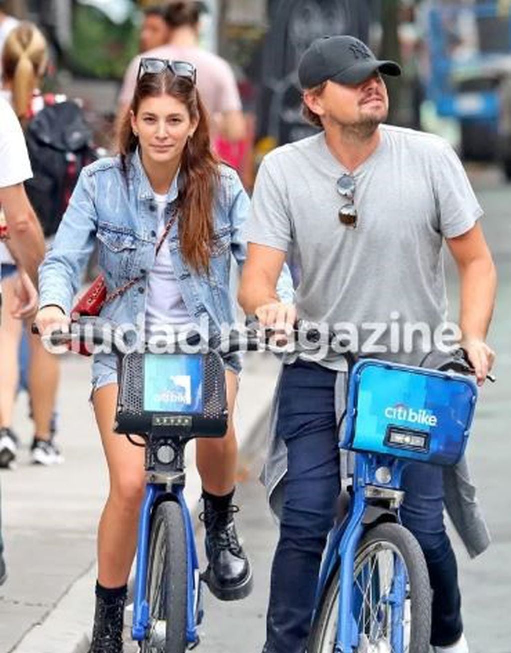 Los famosos fueron descubiertos hace apenas unas horas andando en bici en las calles de Nueva York (los Estados Unidos).