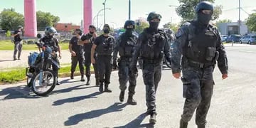 Operativo policial en el barrio Acindar de Rosario
