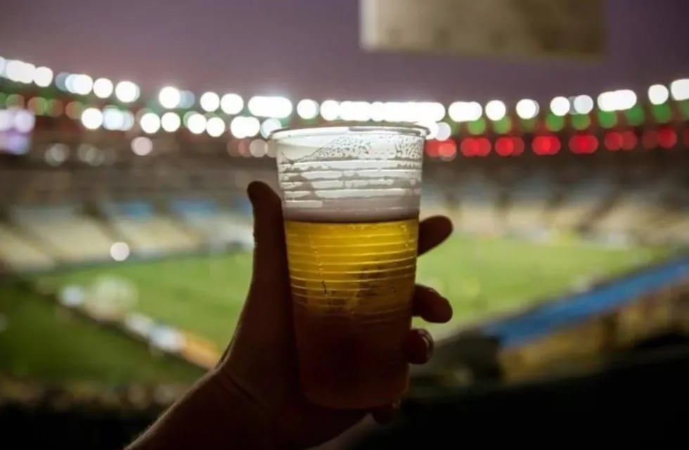 La cerveza se irá de los estadios por pedido del país anfitrión (Twitter)