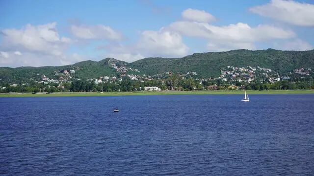 Una imagen del lago San Roque de Carlos Paz. 