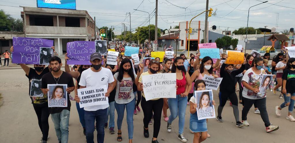 Vecinos marcharon por las calles de Malvinas Argentinas pidiendo testigos del hecho y justicia por Katherine. (Foto: Javier Ferreyra/ La Voz)