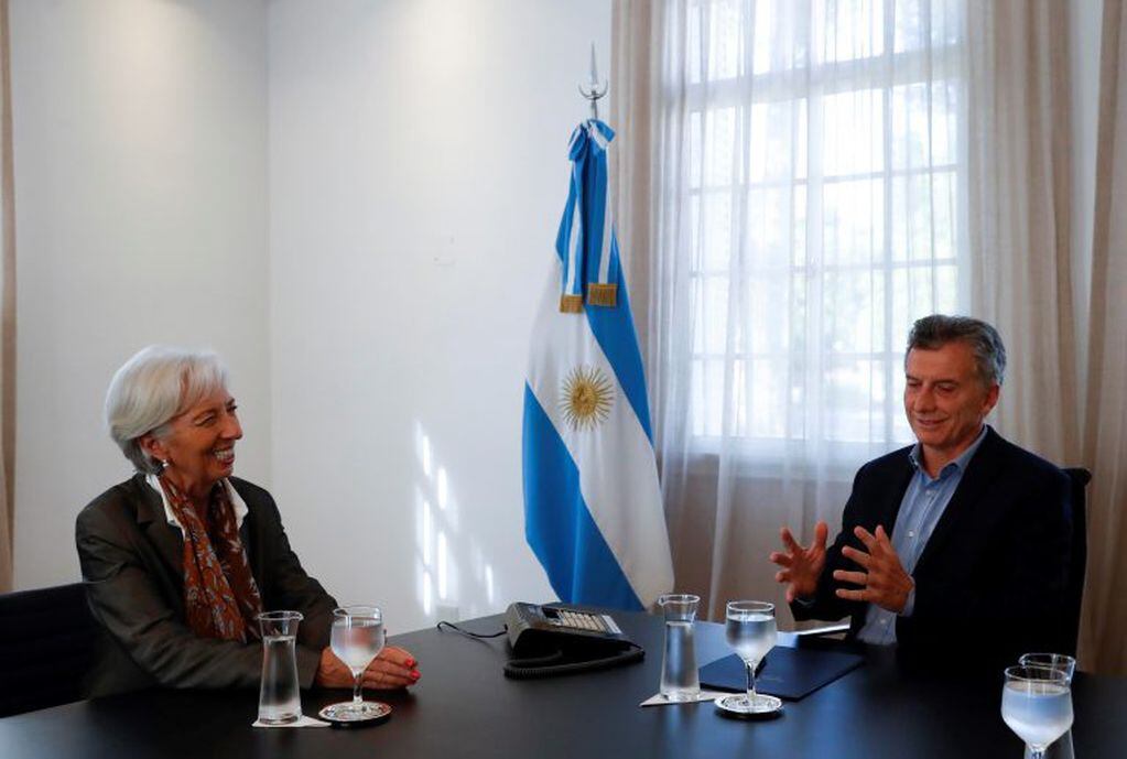 Argentina tomará al menos "30.000 millones de dólares" del FMI