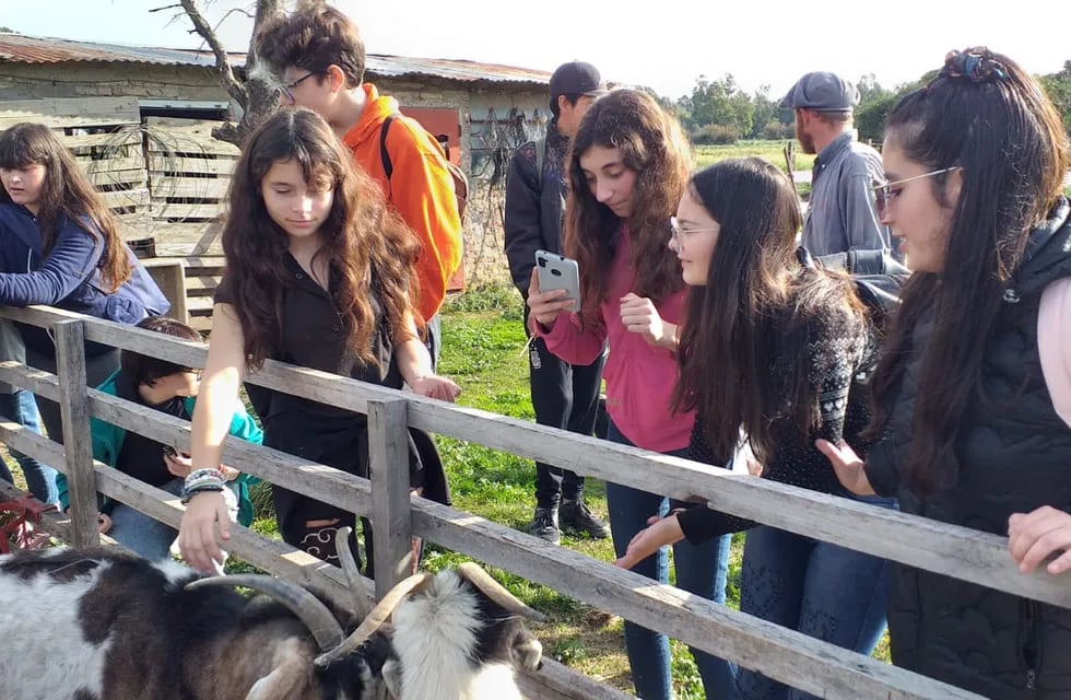 Alumnos de la Escuela Secundaria Nº 6 de Tres Arroyos visitaron la granja Educativa “El Hornero”