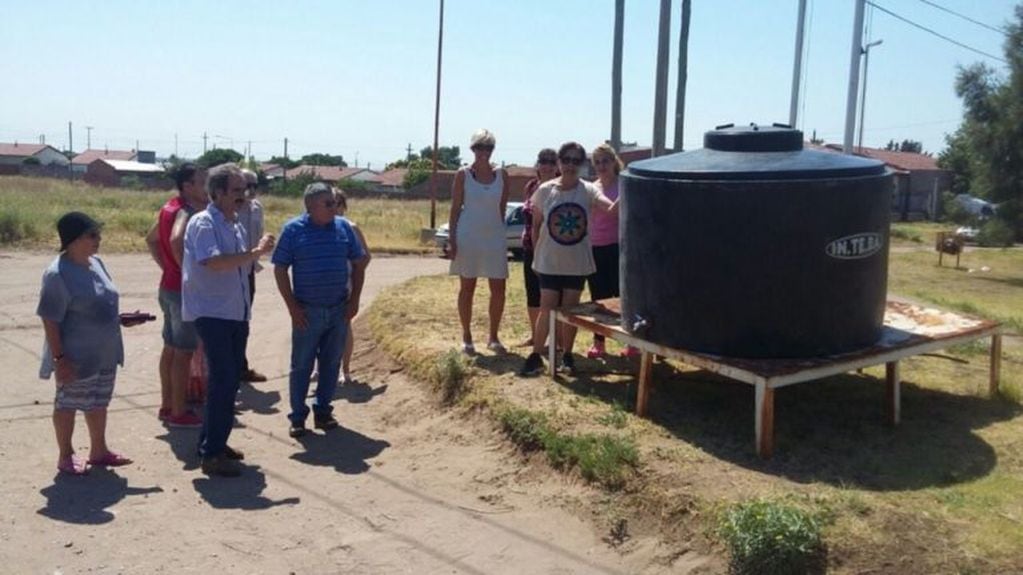 Colocación de cisternas por parte de ABSA durante el verano pasado