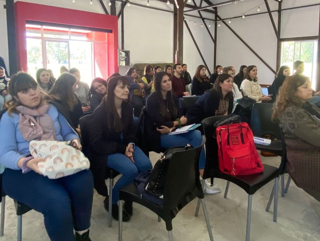 Integrantes de la Dirección de Género y Diversidad de Tres Arroyos participaron de un encuentro en Sierra de la Ventana