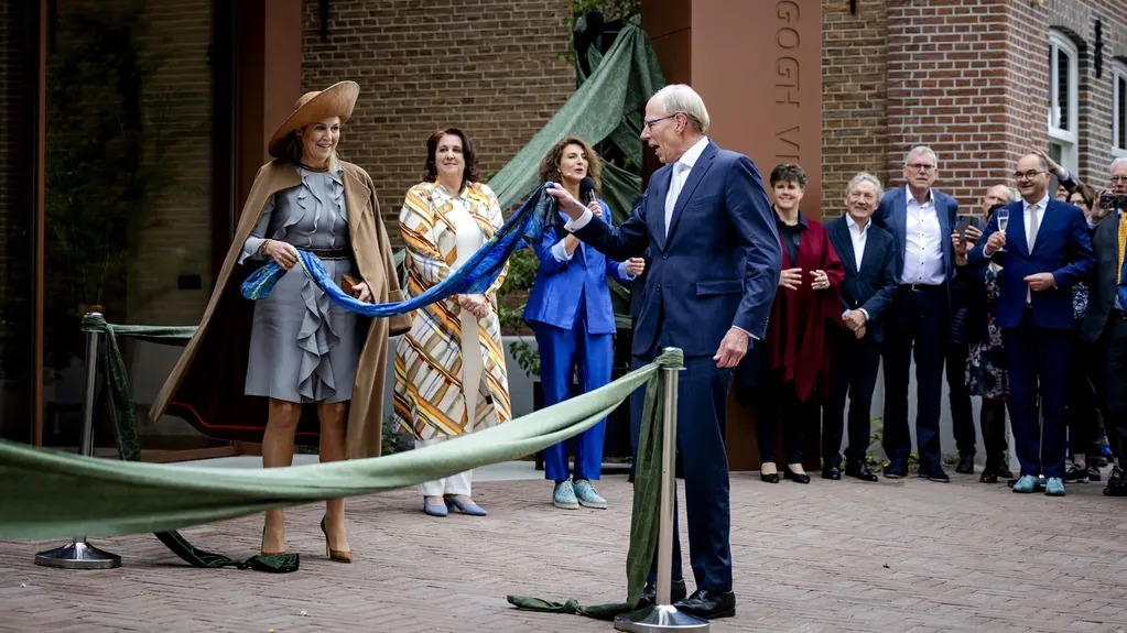La reina Máxima Zorreguieta reabriendo el Van Gogh Village Museum