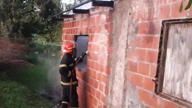 Incendio en una vivienda de Aristóbulo del Valle dejó daños materiales