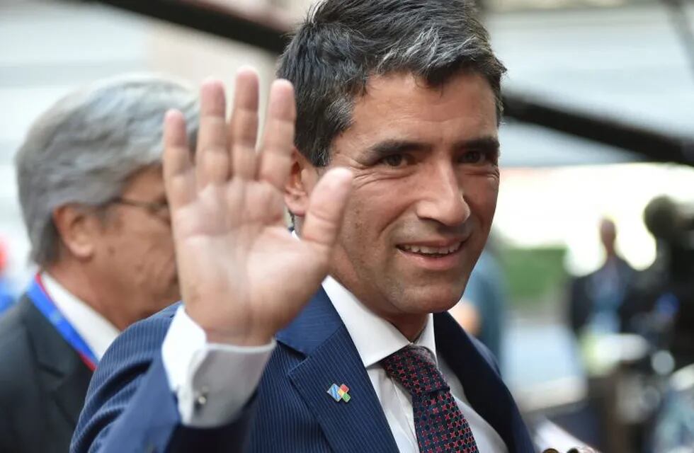 (FILES) This file photo taken on June 11, 2015 shows Uruguayan Vice-President Raul Sendic arriving to attend the second day of a European Union and the Community of Latin America and Caribbean states (EU-CELAC) summit on June 11, 2015 at the European Union headquarters in Brussels. \nUruguay's Vice President Raul Sendic on September 9, 2017 presented his indeclinable resignation.  / AFP PHOTO / PHILIPPE HUGUEN