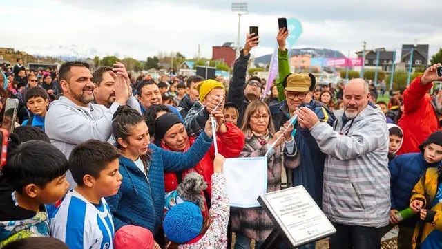 Ushuaia: inauguraron en nuevo campo de juego del estadio municipal Hugo Lumbreras