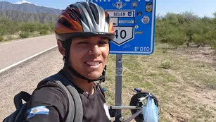 Exequiel Arce, el tucumano que recorre el país en bicicleta.