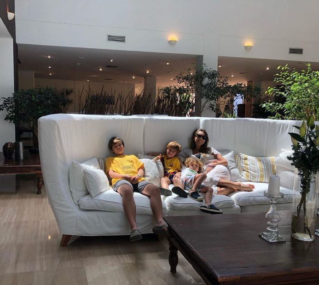 Pampita y sus hijos en Ibiza. (Instagram/@pampitaoficial)