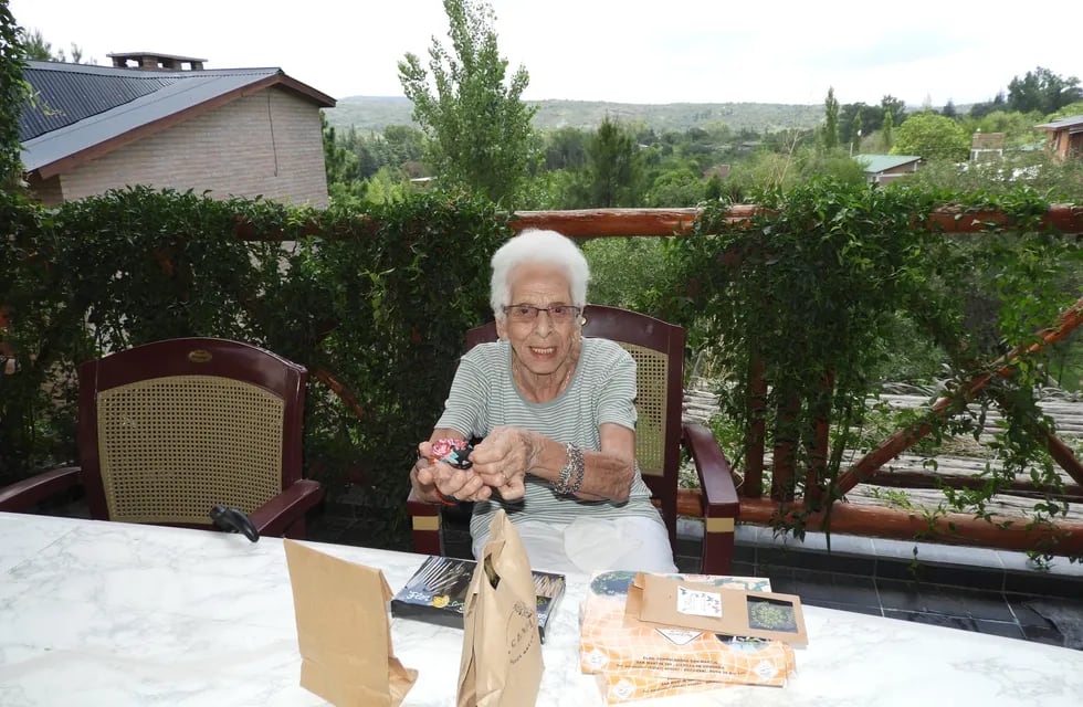 Norma Siboldi cumplió 100 años en noviembre y fue agasajada por la Dirección de Turismo de Tanti por ser la "turista más longeva". (Foto: Facebook / Tanti Turismo).