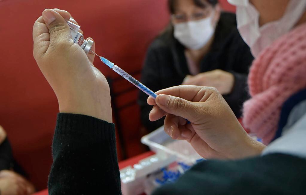 Vacunación contra el coronavirus. 
Foto : Orlando Pelichotti  / Los Andes