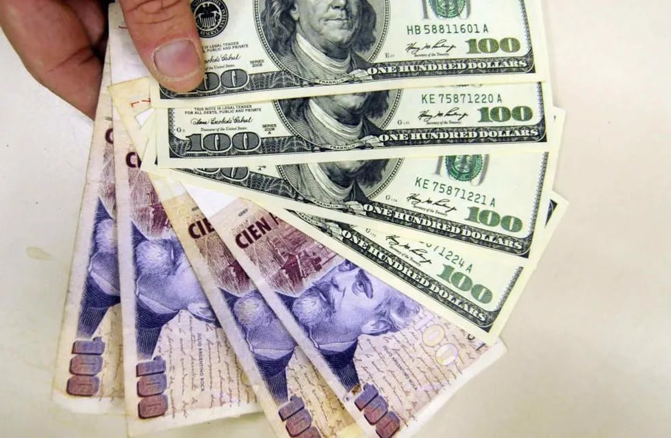 La mujer de 68 años le entregó a los estafadores más de $3.000.000 entre dólares y pesos. Imagen ilustrativa. (DyN/Archivo)