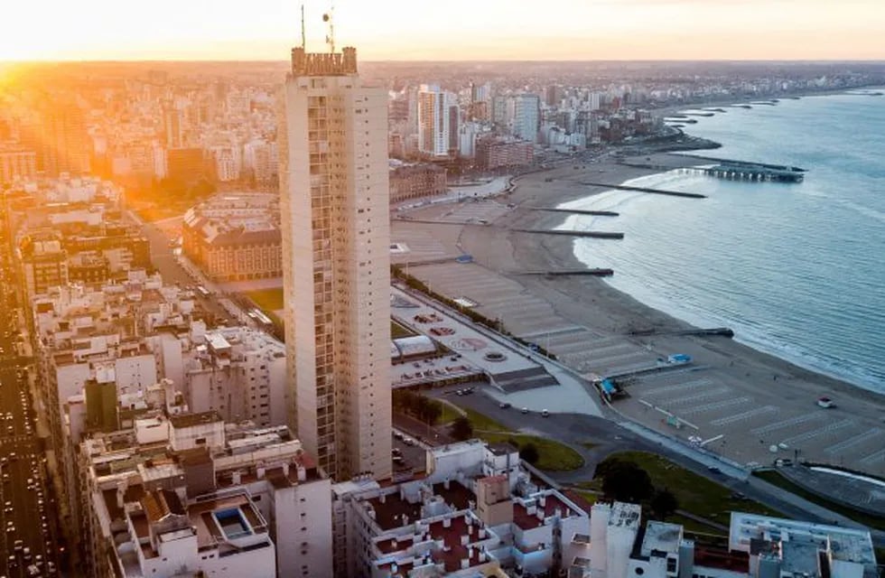 Playa y Edificio Havanna de Mar del Plata (Foto: Christian Heit)