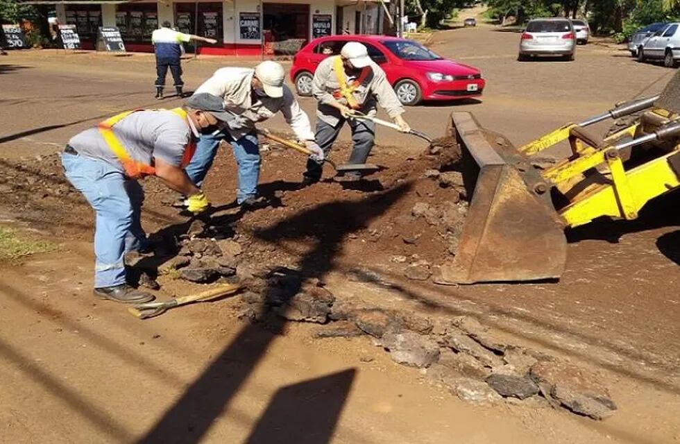 Eldorado: el municipio repara el asfalto de la avenida San Martín en el km 5