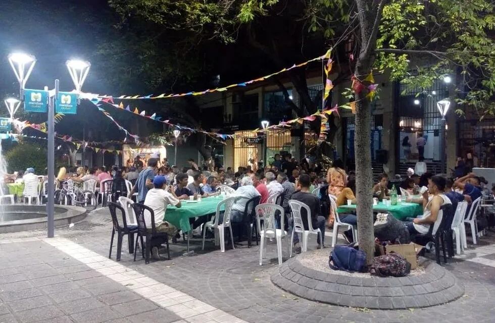 Fundación Puente Vincular vuelve a compartir la cena de Navidad con personas en situación de calle.