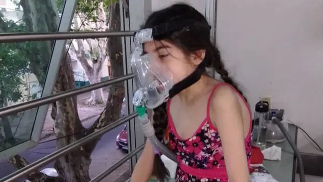 Mía, la nena de nueve años que padece fibrosis quística