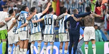 La selección argentina celebra el triunfo ante Croacia y el pase a la final