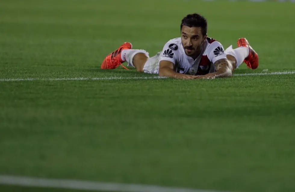Ignacio Scocco se resintió de su lesión y está descartado para la Superfinal ante Boca. Foto: AP.