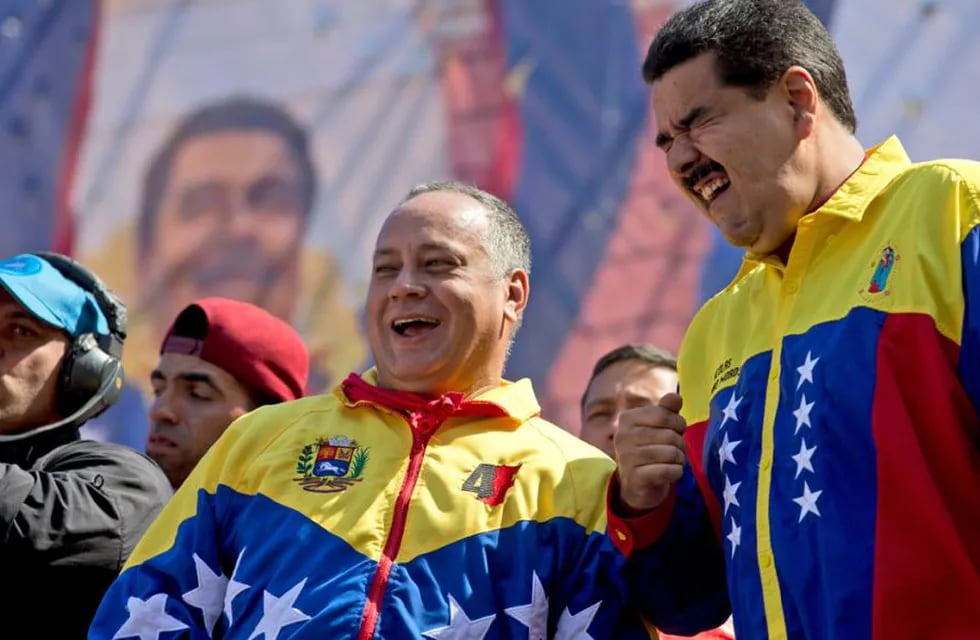 Diosdado Cabello, junto a Nicolás Maduro. Foto: AP/Archivo.