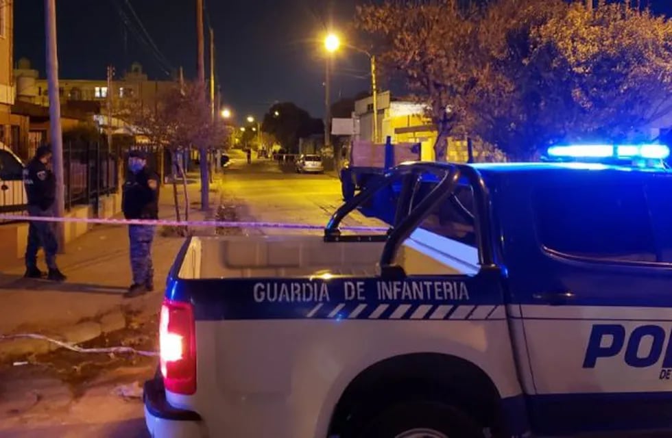 Un sujeto terminó baleado en barrio Los Paraísos.