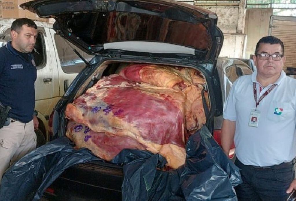 Decomisan seis toneladas de carne faenada trasladada desde Puerto Iguazú hacia Paraguay.