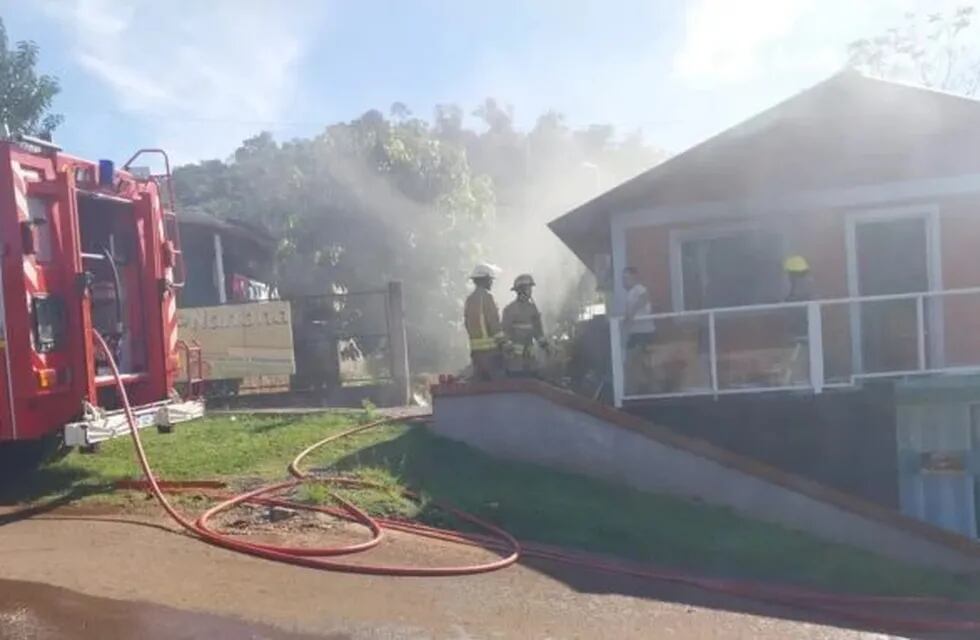 Incendio de una vivienda en El Soberbio dejó daños menores.