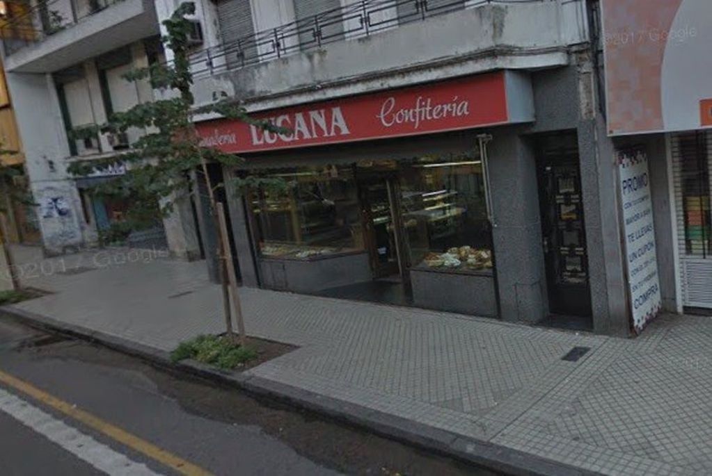 Panaderia Lucana cierra sus puertas en el centro de la ciudad.