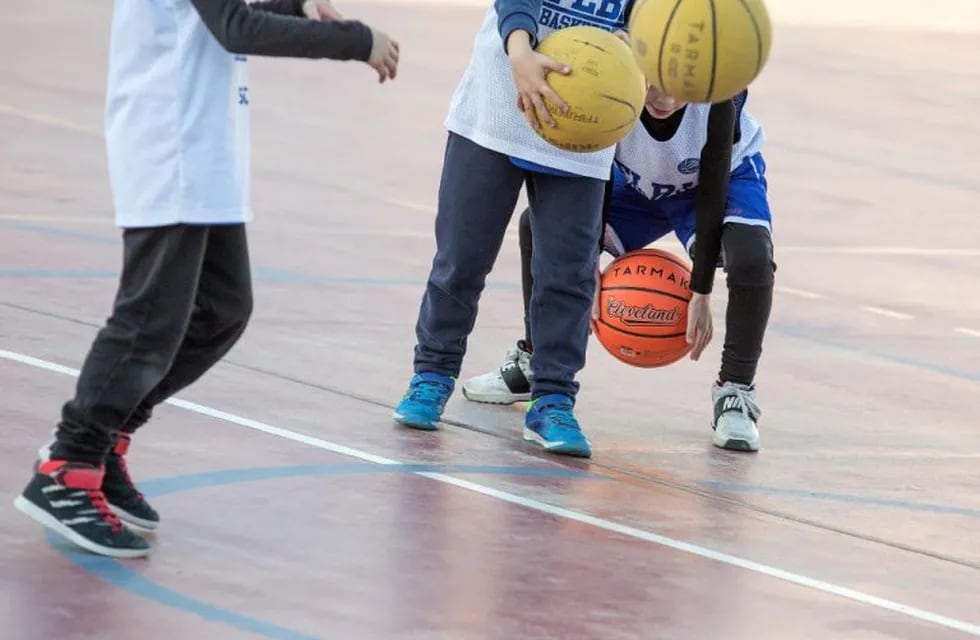 Se habilitaron las actividades deportivas en equipo para niños a partir de 8 años