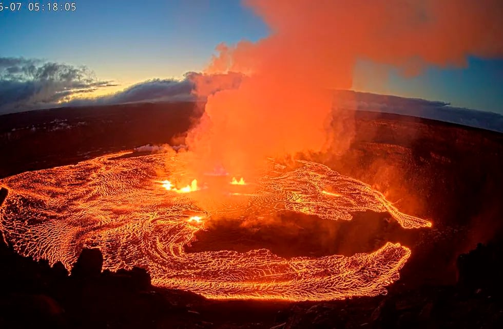 El volcán Kilauea en Hawái, el 7 de junio de 2023. Foto de cámara web suministrada por el Servicio Geológico de Estados Unidos. Foto: Servicio Geológico de Estados Unidos vía AP.